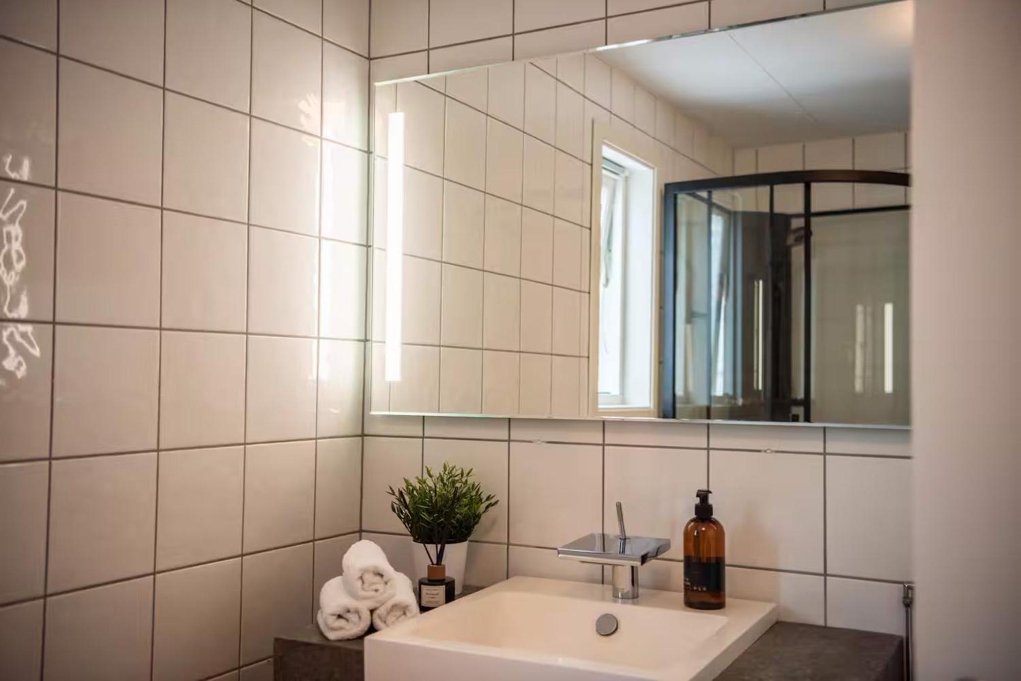 Spacious Apt, Big Roof Terrace, Free Parking Apartamento *