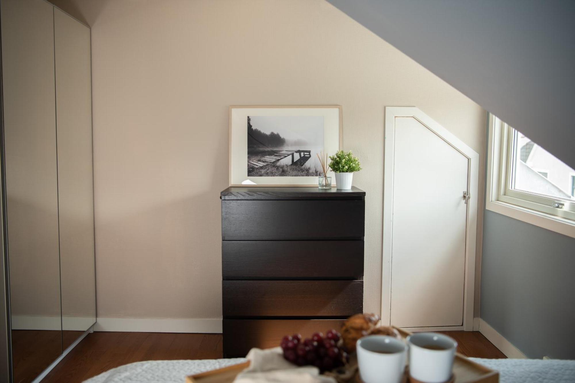 Leilighet Spacious Apt, Big Roof Terrace, Free Parking
